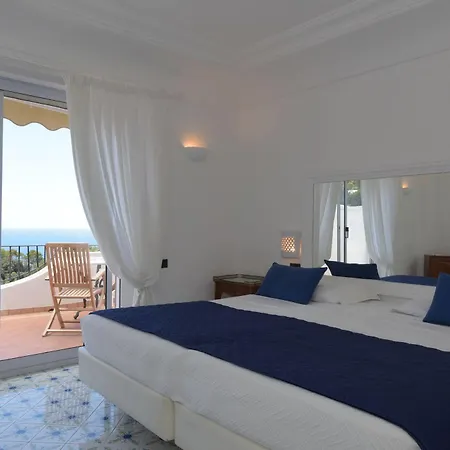 Mamela 4* Capri