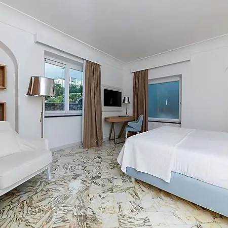 Mamela 4* Капри